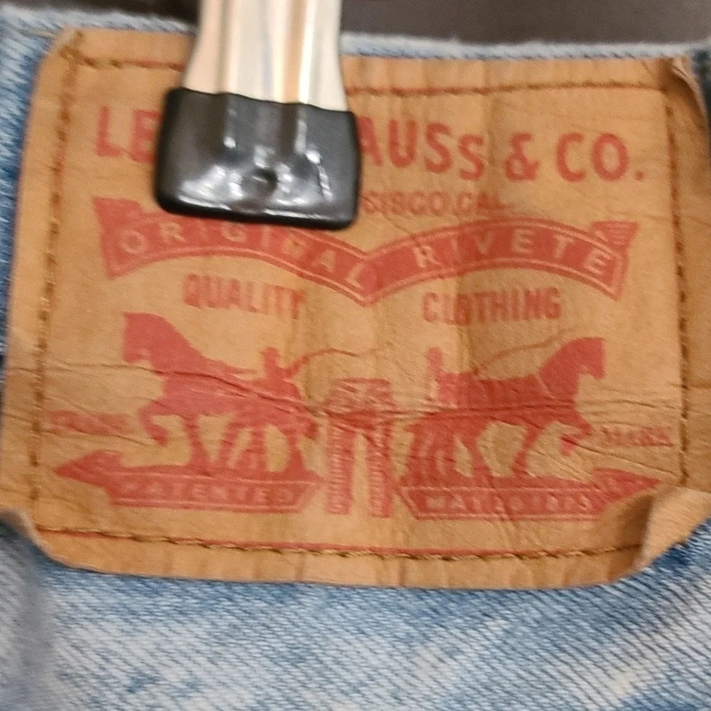 Levi's Mens‎ Shorts Denin Light Wash Pockets Sz. 40x12 EUC